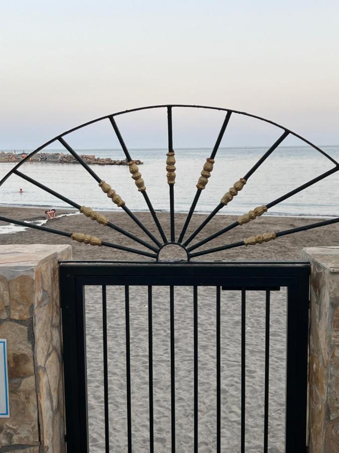Playa Cristo Amazing Beach Terrace Appartment Estepona Exteriör bild