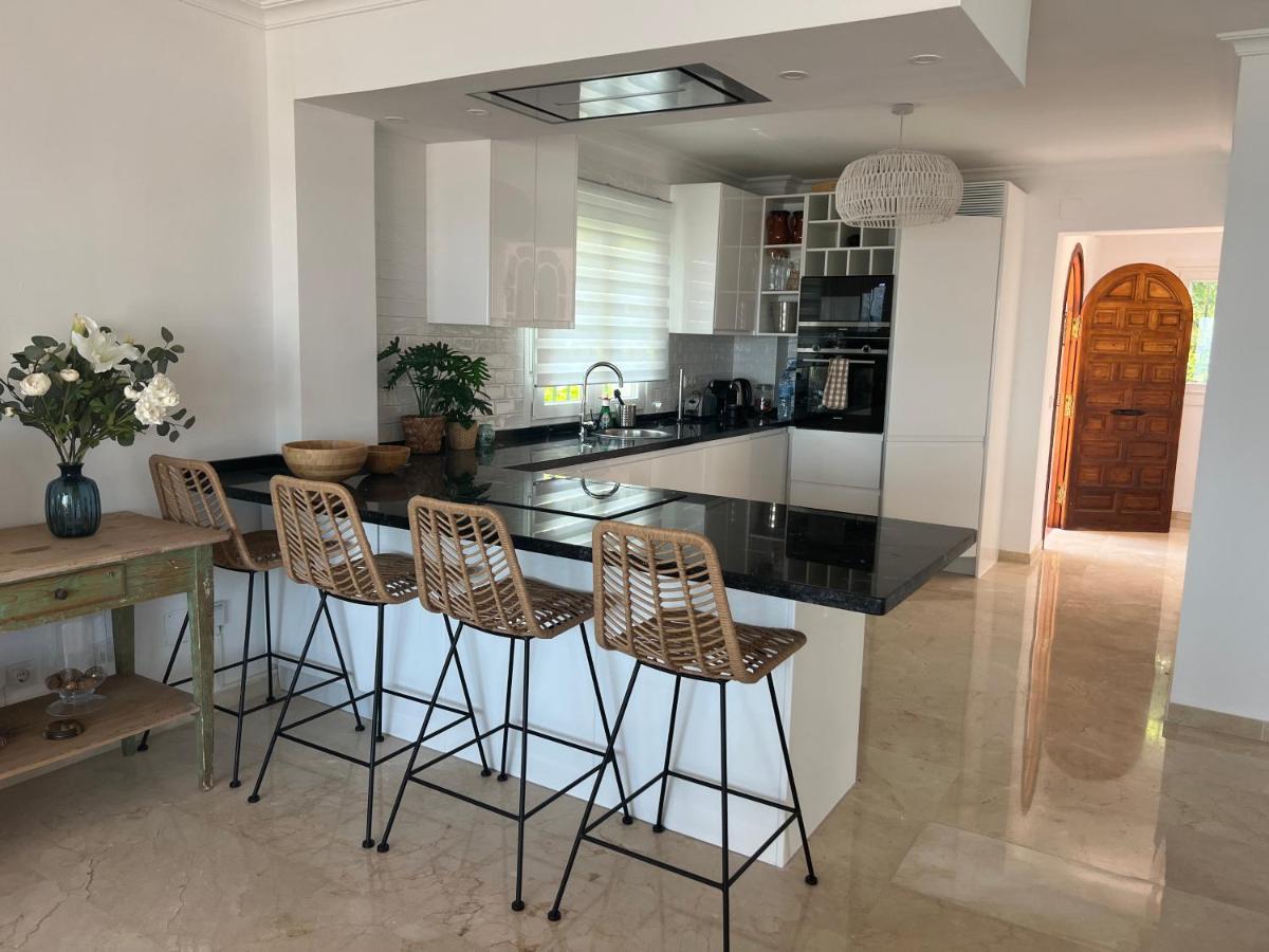Playa Cristo Amazing Beach Terrace Appartment Estepona Exteriör bild